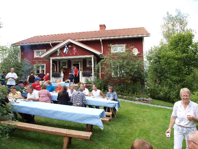 Dukat framför värdparets hus